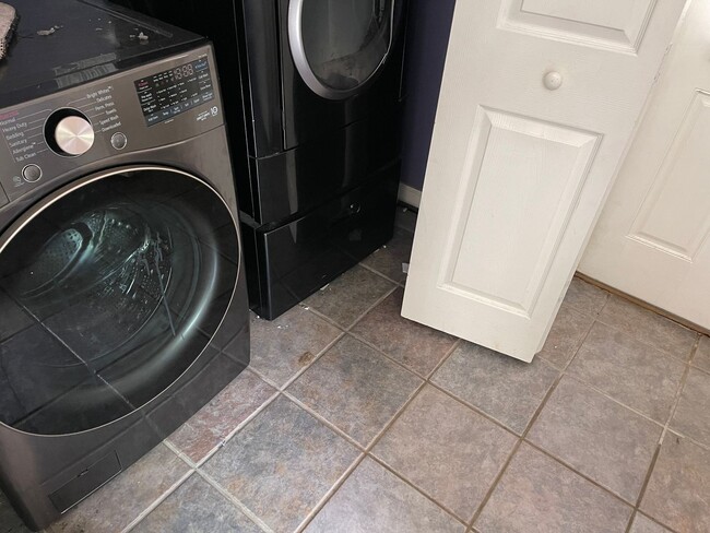 Building Photo - LAKE ELLA / MIDTOWN