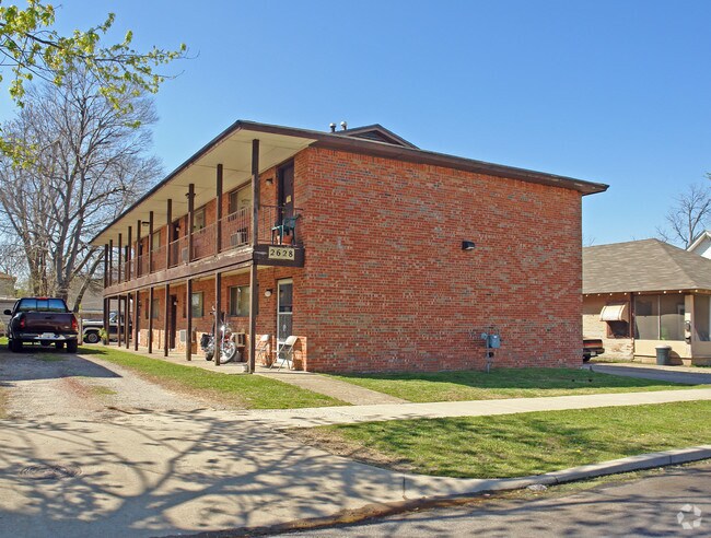 Primary Photo - 2628 E 8th St