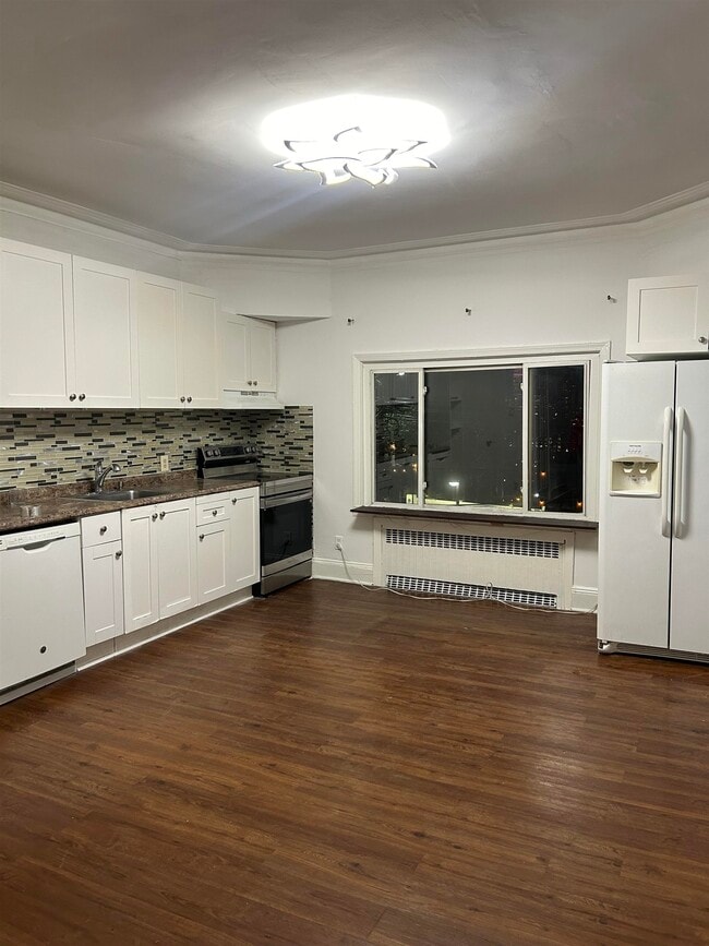 Building Photo - 811 Palisade Ave