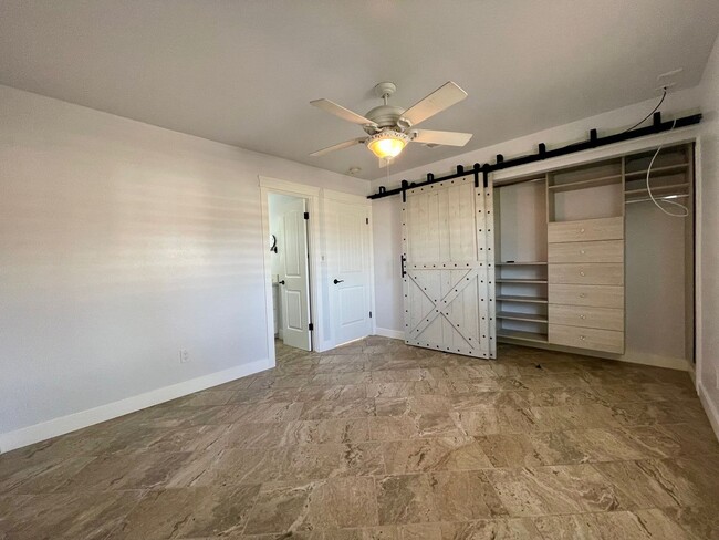 Building Photo - Beautifully Updated 3 Bedroom 2 Bathroom H...