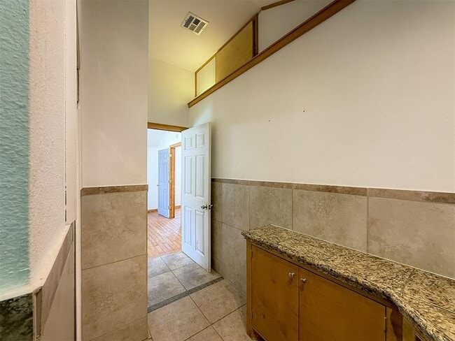 Building Photo - 1109 E Corona St
