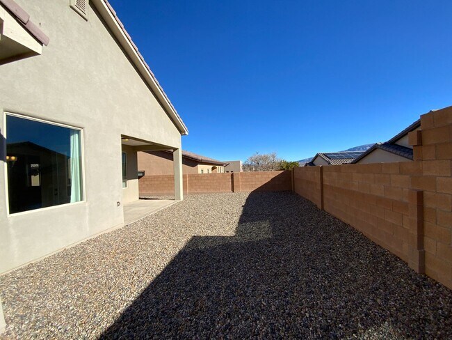 Building Photo - Recent Construction Luxury 4 Bedroom Home Available Near 528 / 550 in Rio Rancho!