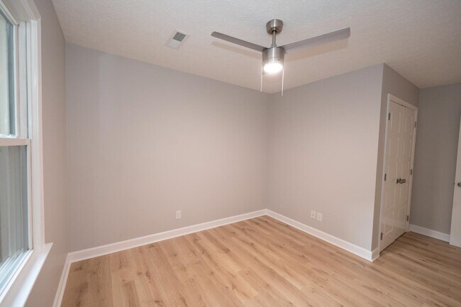 Building Photo - 691 Timberlake Dr