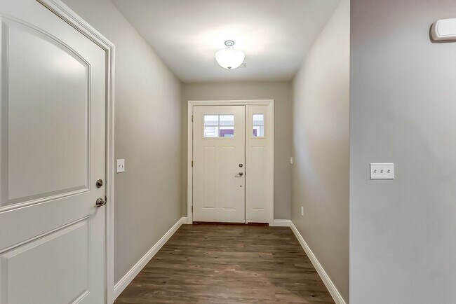 Building Photo - Victory Place Villas - 2 Bedroom, 2 Bathroom - End Unit