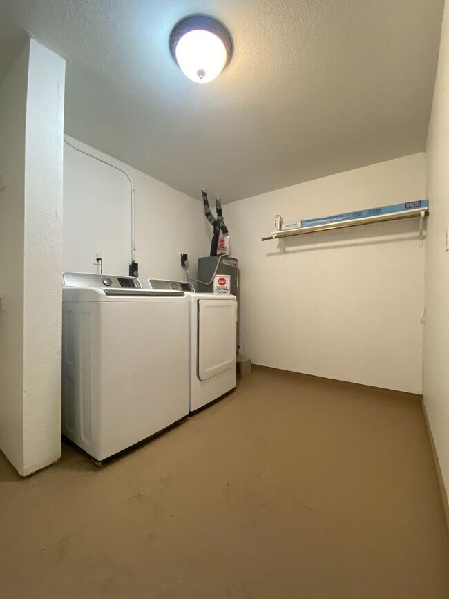Building Photo - Single Family Home