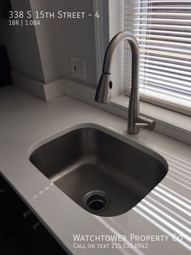 Building Photo - 338 S 15th St