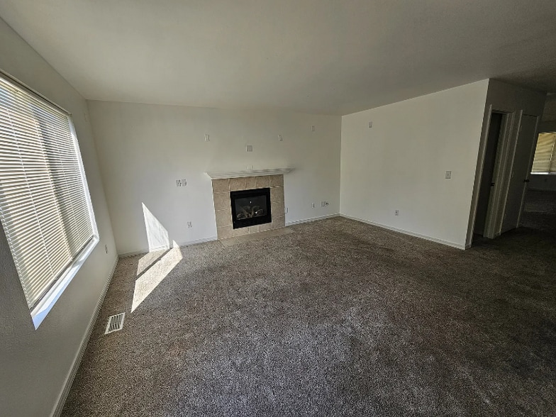 Building Photo - 1691 40 E