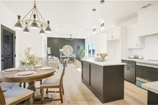 Building Photo - Modern home