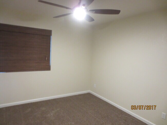 Building Photo - Updated Knollwood Meadows Two Story Condo ...