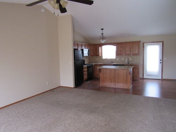 Building Photo - 2027 Harvest Ridge Ct