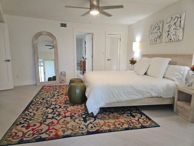 Building Photo - MODERN  SEASONAL VACATION CONDO