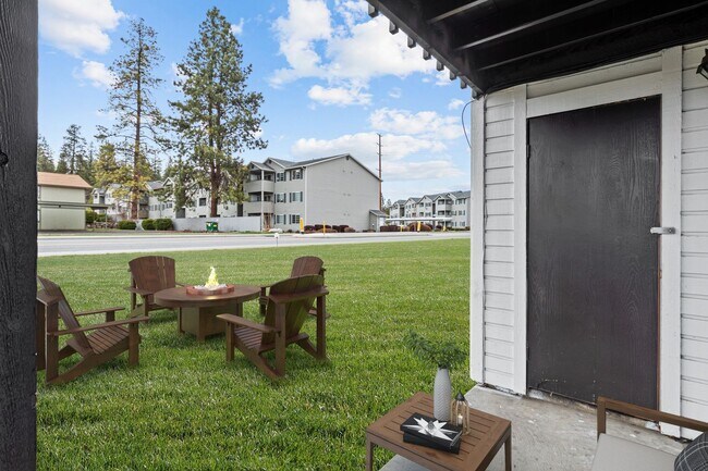 Building Photo - Fully renovated  2-bedroom Townhouse with ...