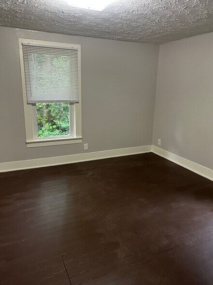 Building Photo - 2484 Lagonda Ave