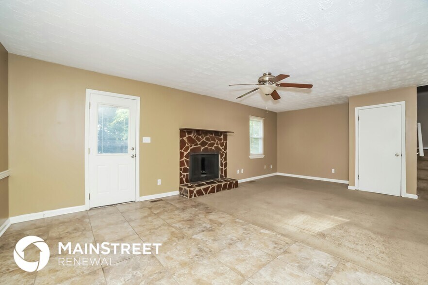 Building Photo - 4872 Pebblebrook Dr