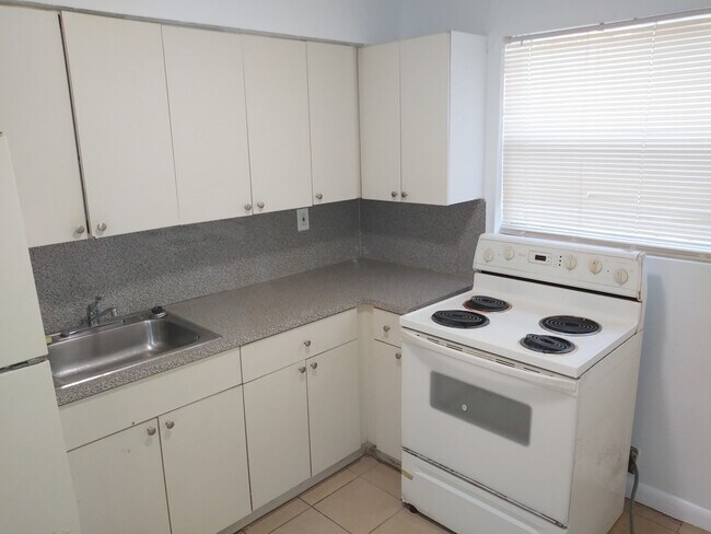 Building Photo - 1610 NW 59th St