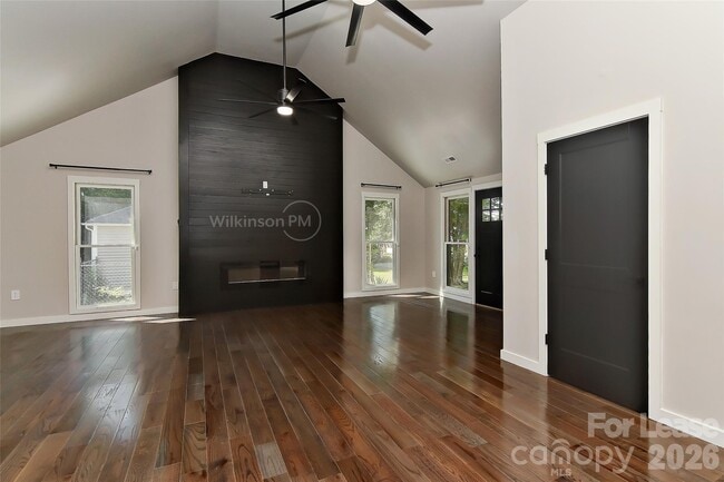 Building Photo - 2105 Highland St