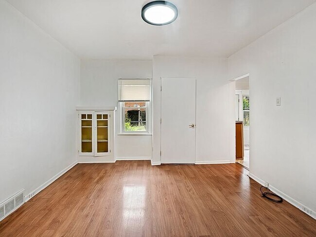 Building Photo - 34 Estella Ave
