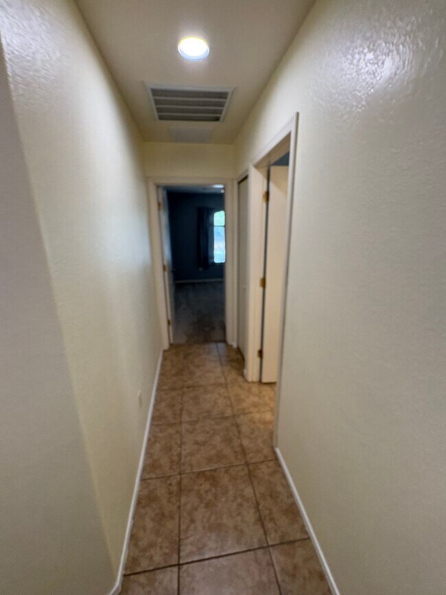 Building Photo - 4 bedroom two bath close to Cienega High S...