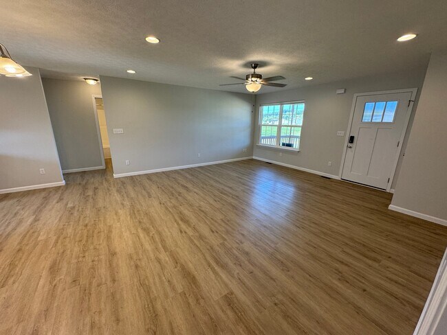 Building Photo - 25 Mandan Ct