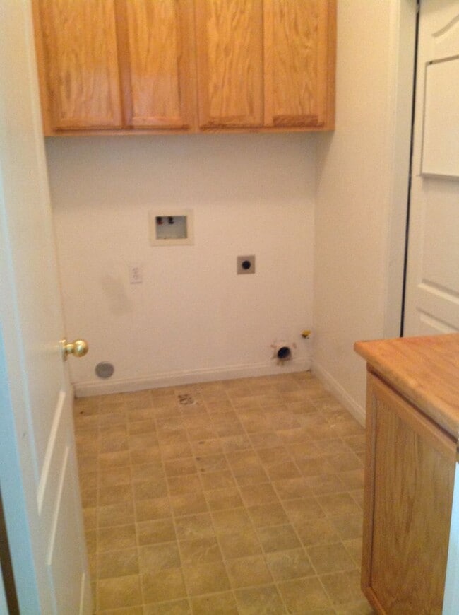Building Photo - 504 Tabor Way