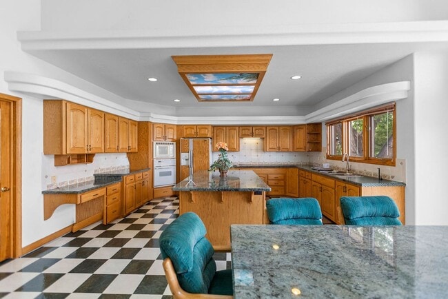 Building Photo - 3957 Valley Oak Dr