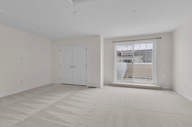 Building Photo - Luxurious 4 Bed 4.5 Bath Brick Townhome In...