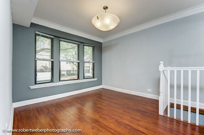 Building Photo - Gorgeous 3 Bed 2 Bath in the Edgewater area