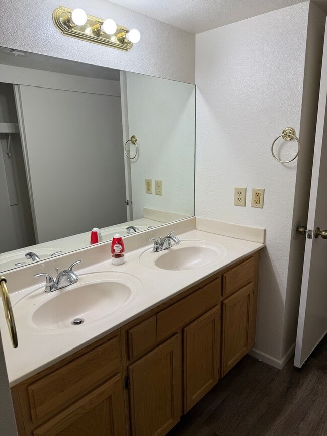 Building Photo - Sunset Mesa Townhouse for Rent