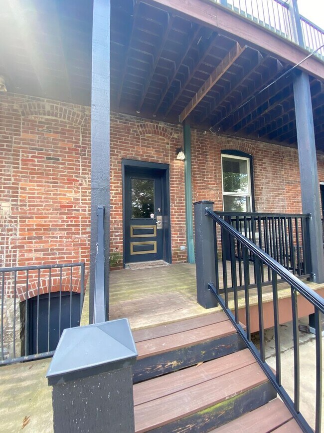Building Photo - Available now! Cozy Updated 1 Bed 1 Bath in the Grove with W/D included!