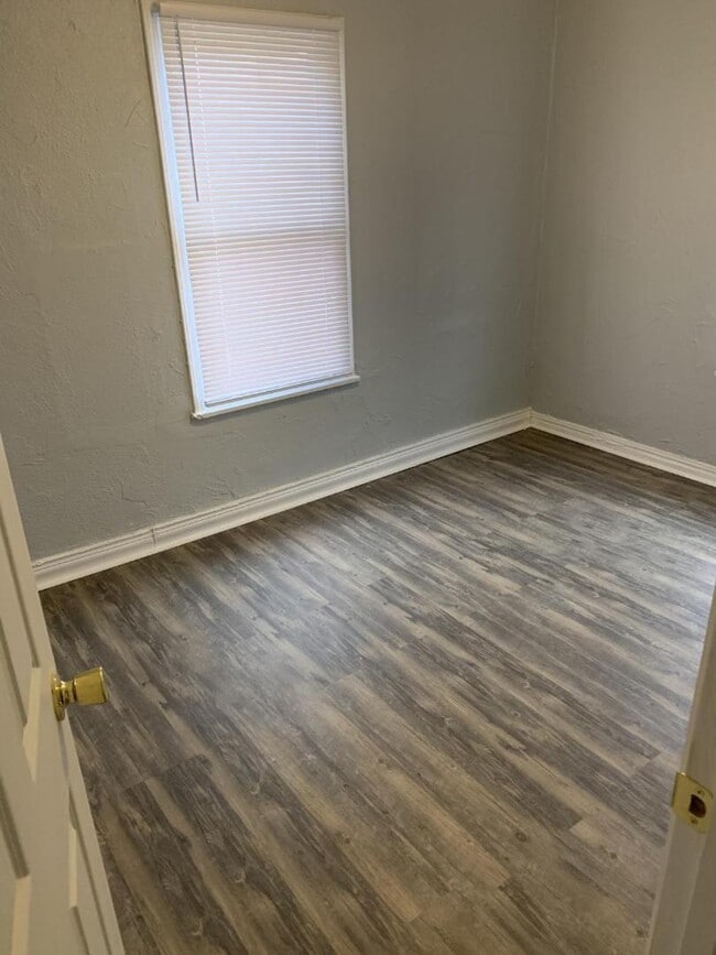 Building Photo - 512 Morrison Ave