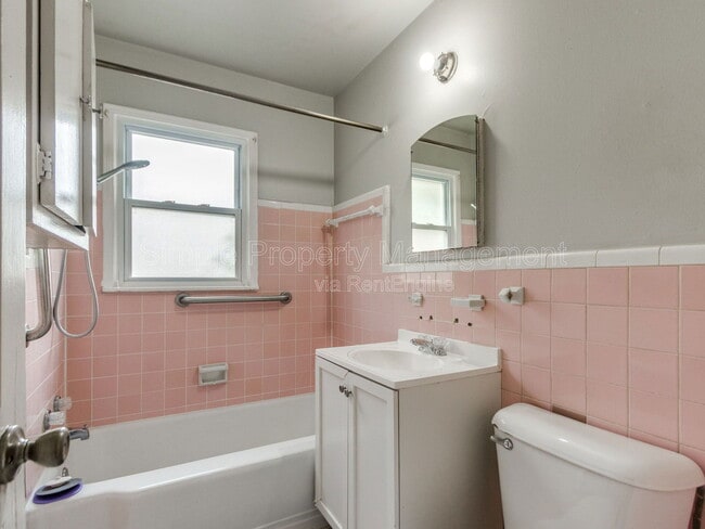 Building Photo - 402 Babb Dr