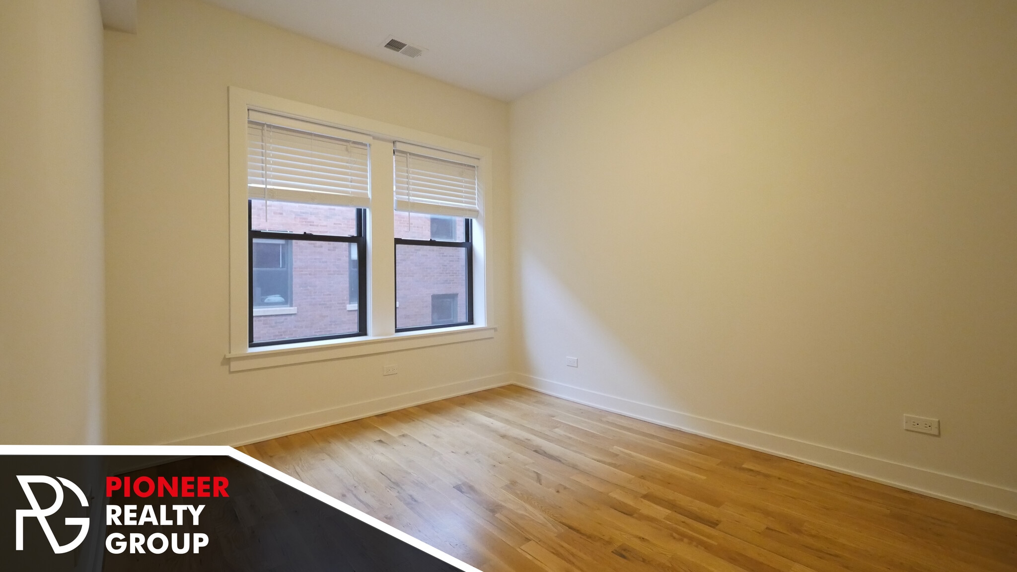 Building Photo - 2207 W Eastwood Ave