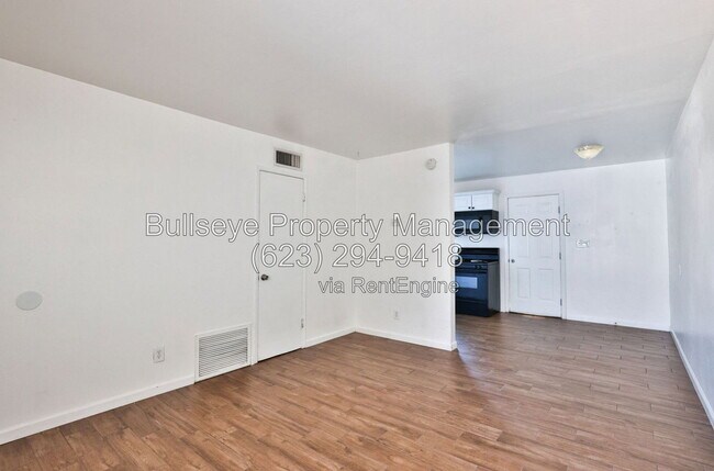 Building Photo - 825 E Alice Ave