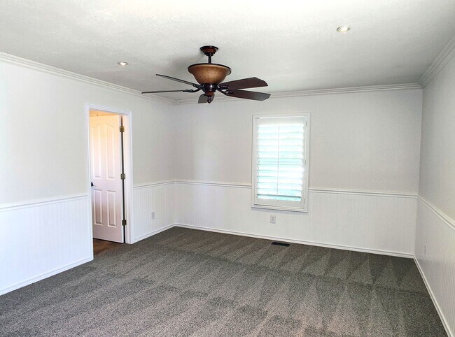 Building Photo - Beautiful 5 Bd 3.5 Ba Home w/Mother-In-Law...