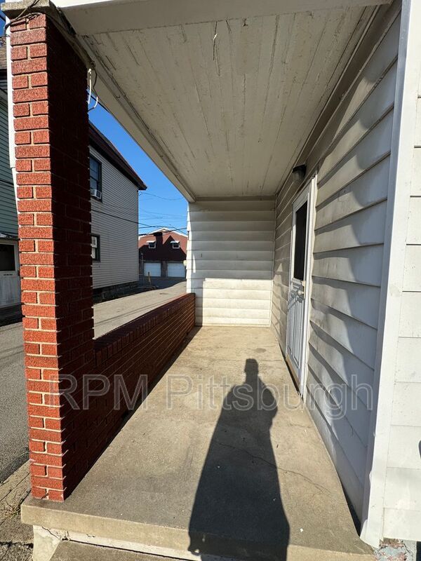 Building Photo - 210 18th St