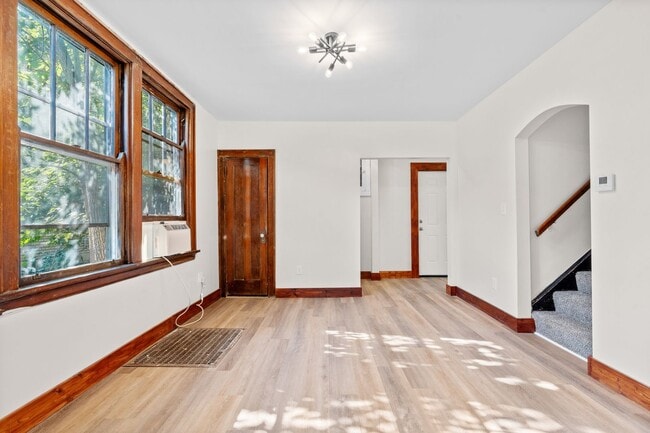 Building Photo - Newly Updated 3 Bed Home