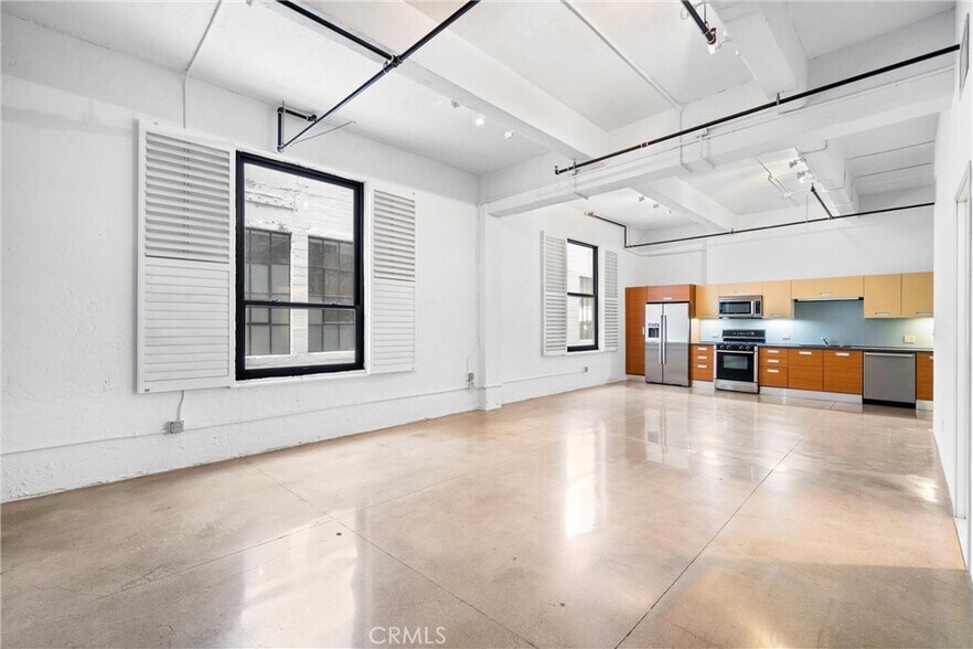 Building Photo - 738 S Los Angeles St