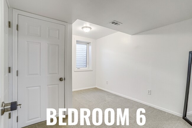 Building Photo - 2860 S Golden Way