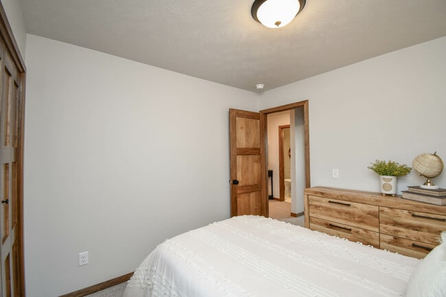 Building Photo - 6115 S Alki Pl