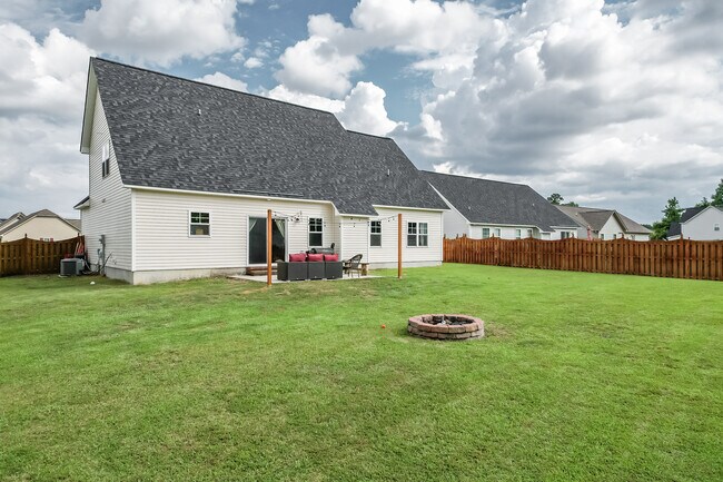 Building Photo - 425 Sea Buoy Ln