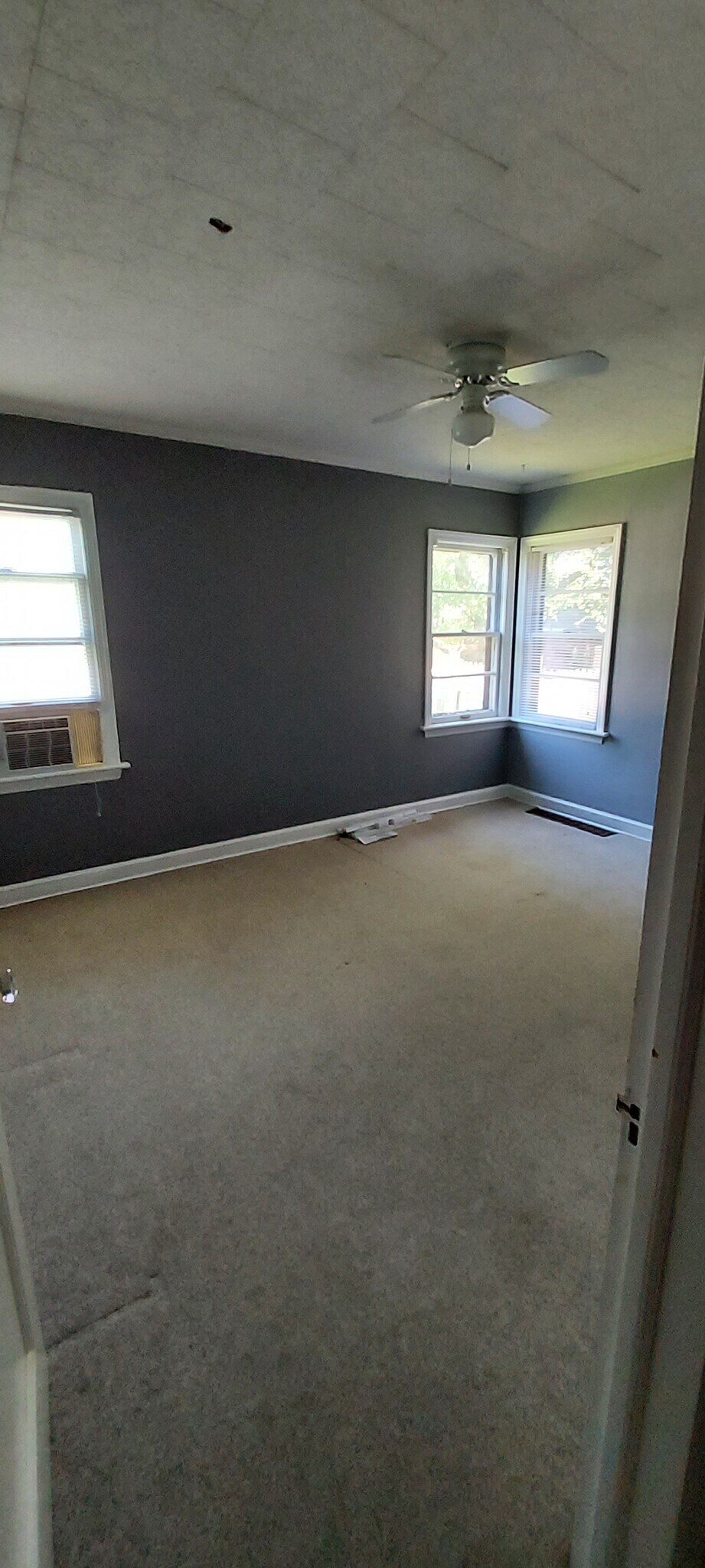 Good size bedroom - 2206 8th Ave