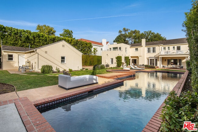 Building Photo - 625 Sierra Dr