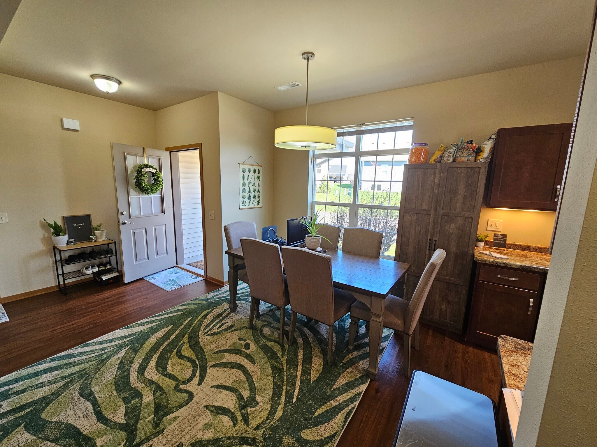 Dinette with side porch entry - 4868 Innovation Dr
