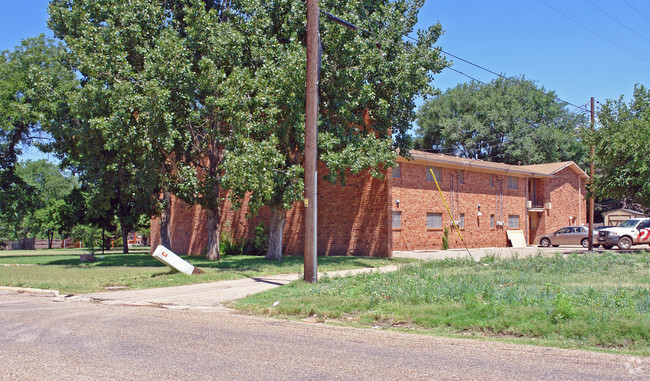 Building Photo - 612 W 8th St