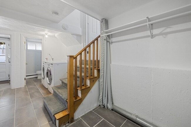 Building Photo - 160 Ravenswood Rd