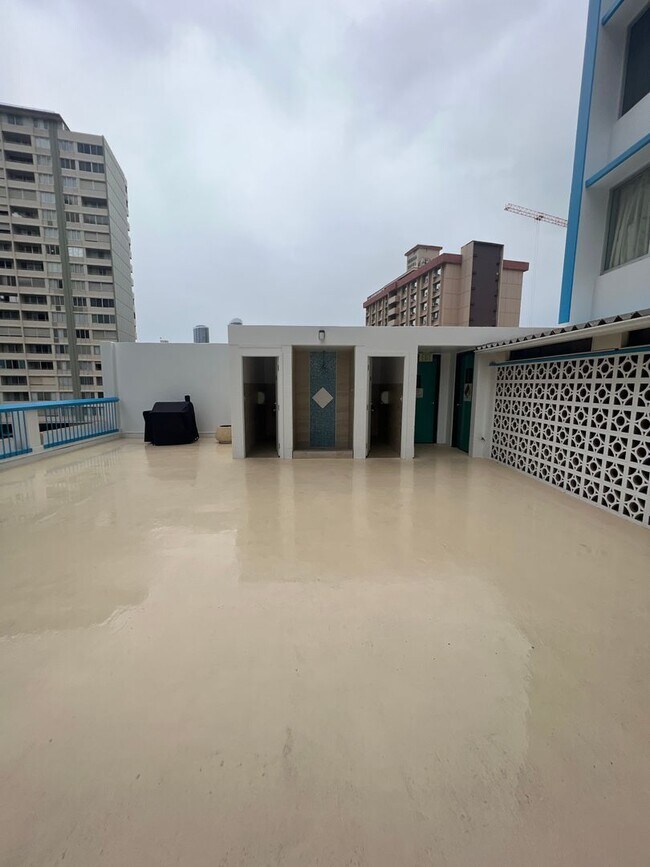Building Photo - 1560 Kanunu St