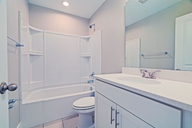 Building Photo - Peaceful Park Circle Retreat