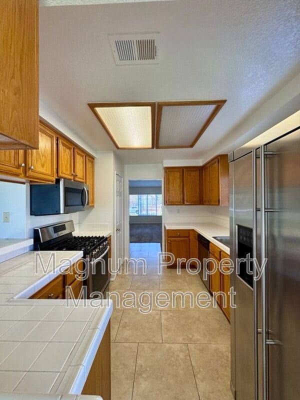 Building Photo - 687 Black Oak Cir