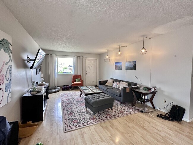 Building Photo - 4107 Hayes Cir