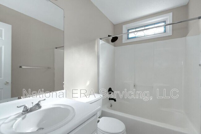 Building Photo - 30 Oaklake Ct